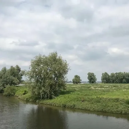 Ruime Woonboot In Centrum Villa